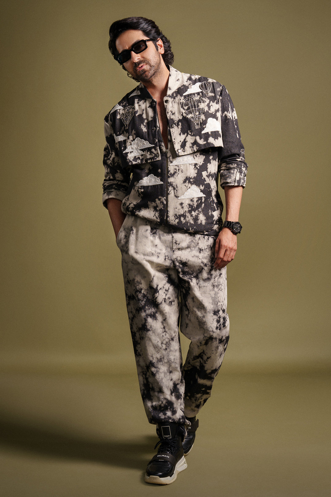 Ayushmann Khurrana In Air Balloon,Clouds And Sun Double Layer Bomber With Pants