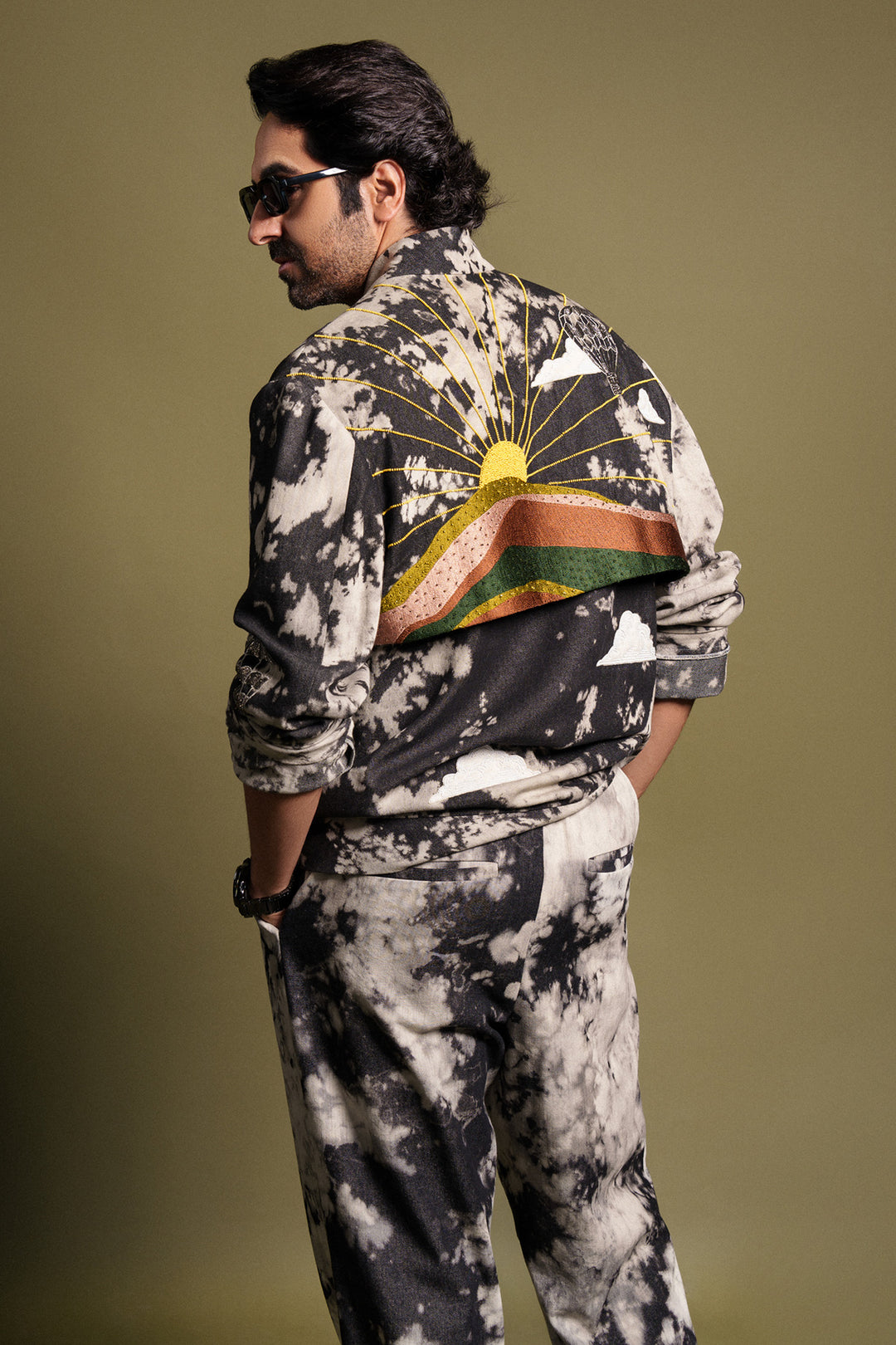 Ayushmann Khurrana In Air Balloon,Clouds And Sun Double Layer Bomber With Pants