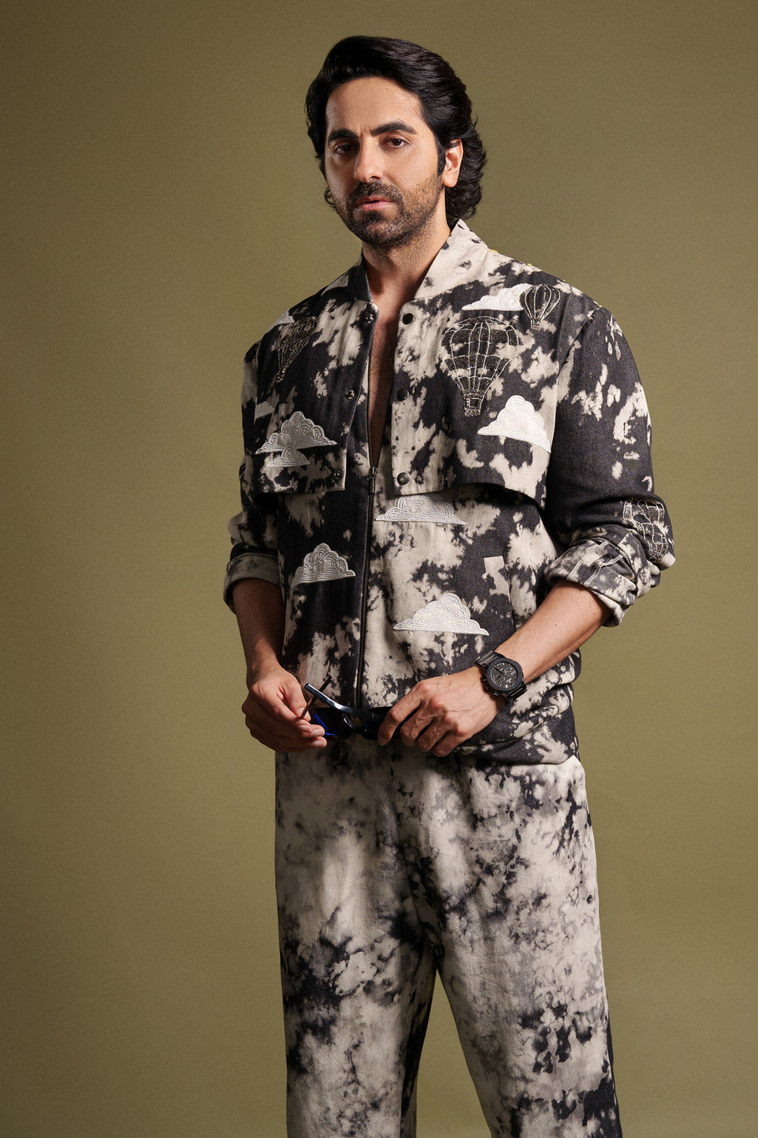 Ayushmann Khurrana In Air Balloon,Clouds And Sun Double Layer Bomber With Pants
