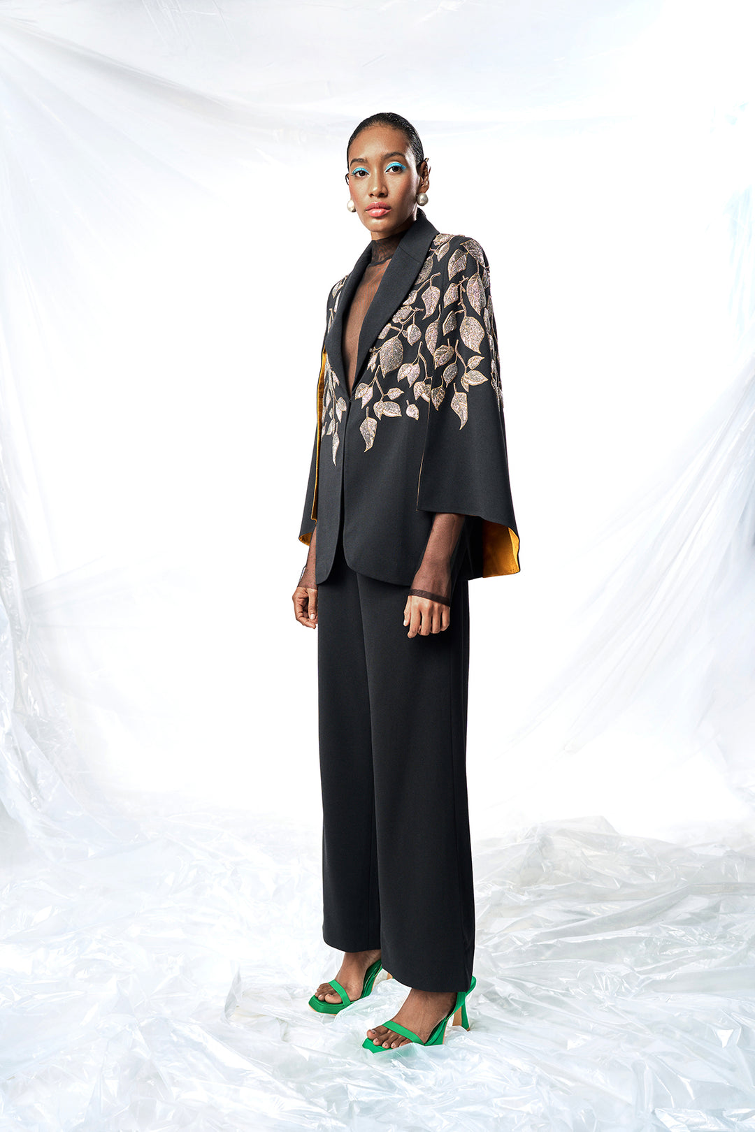 STRAIGHT PANTS OF ( HAZEL LEAVES CAPE )
