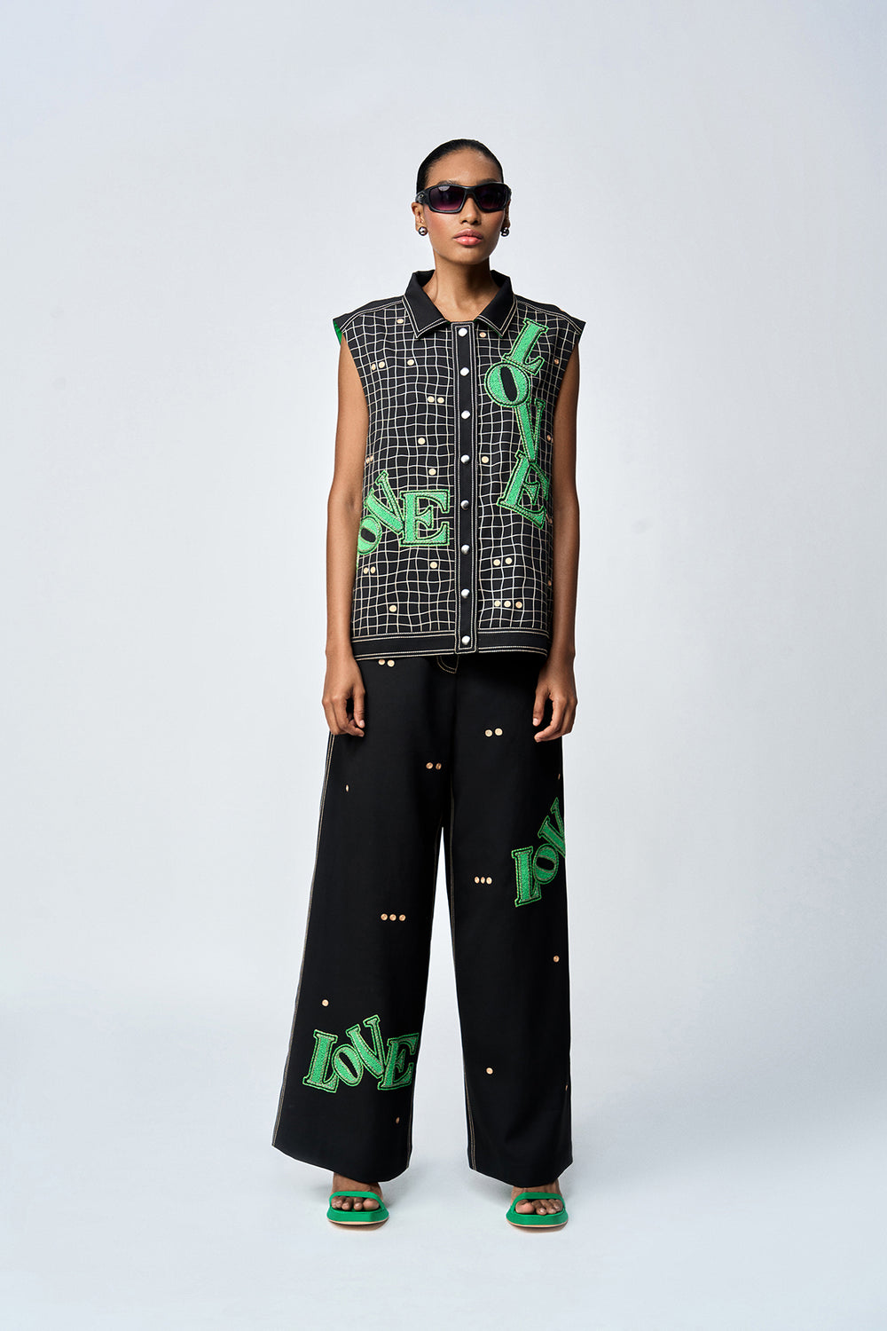 FLARED PANTS OF (LOVE CHECKS VEST )
