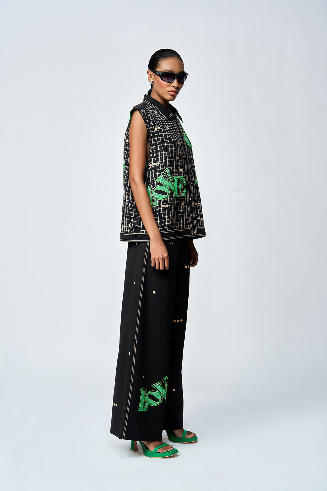FLARED PANTS OF (LOVE CHECKS VEST )