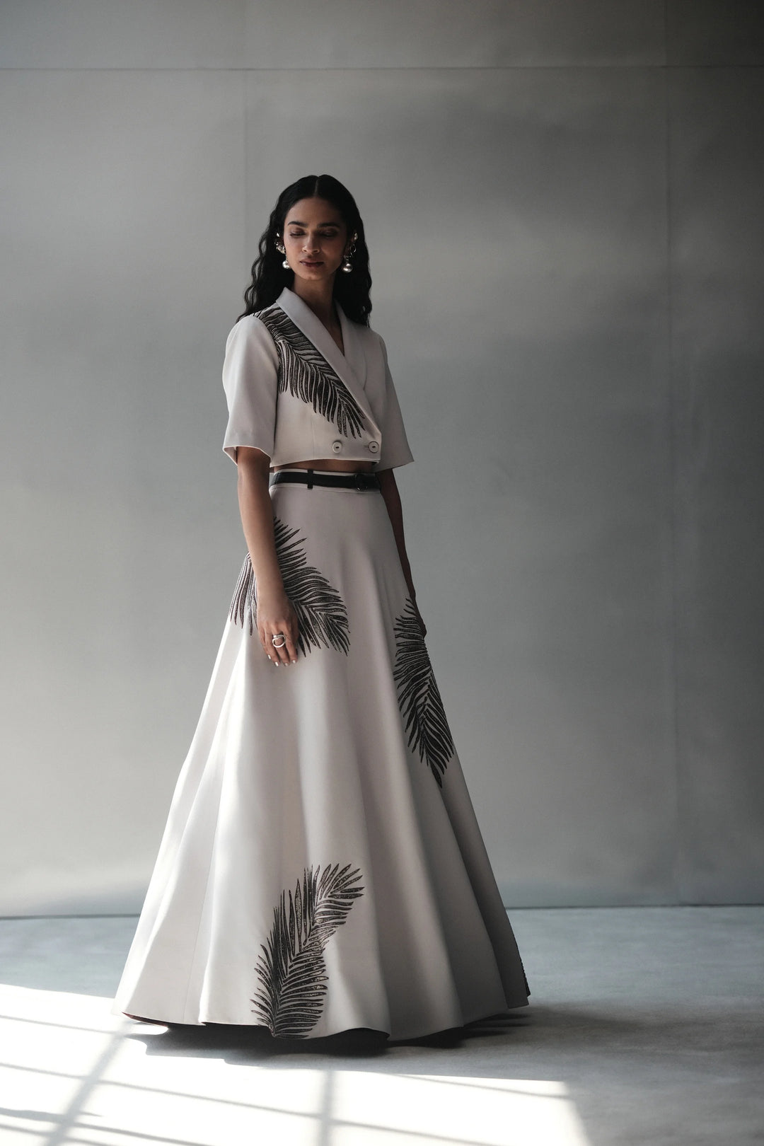 BIG LEAF WRAP BLOUSE WITH STATEMENTSKIRT