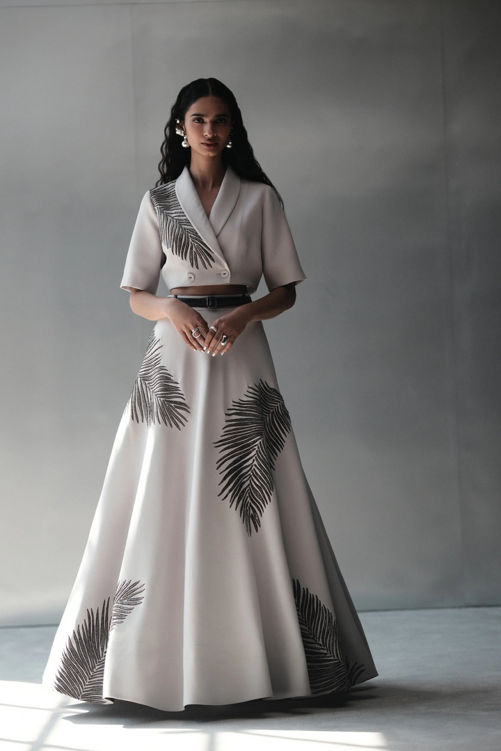 BIG LEAF WRAP BLOUSE WITH STATEMENTSKIRT