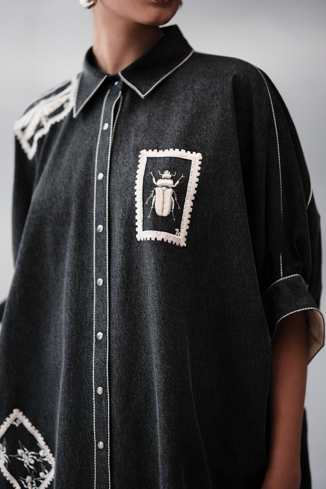 BUG STAMP GATHERED SLEEVE DRESS