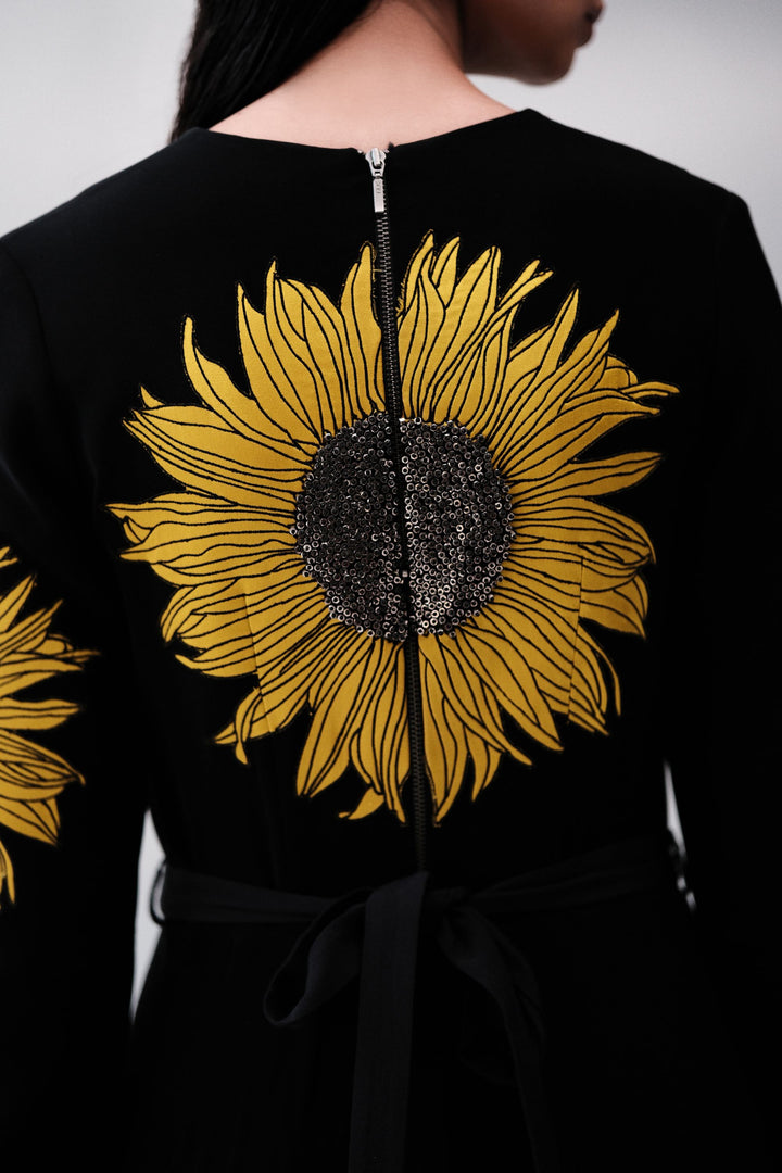 SUNFLOWER APPLIQUE ROUND NECK LONG DRESS