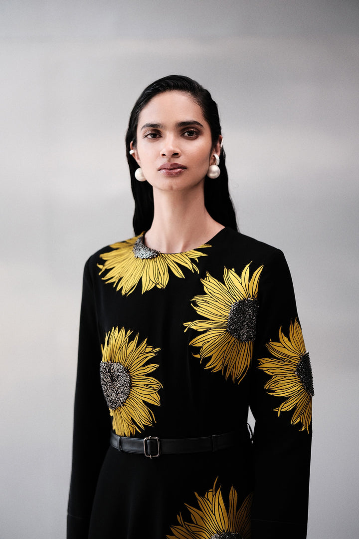 SUNFLOWER APPLIQUE ROUND NECK LONG DRESS