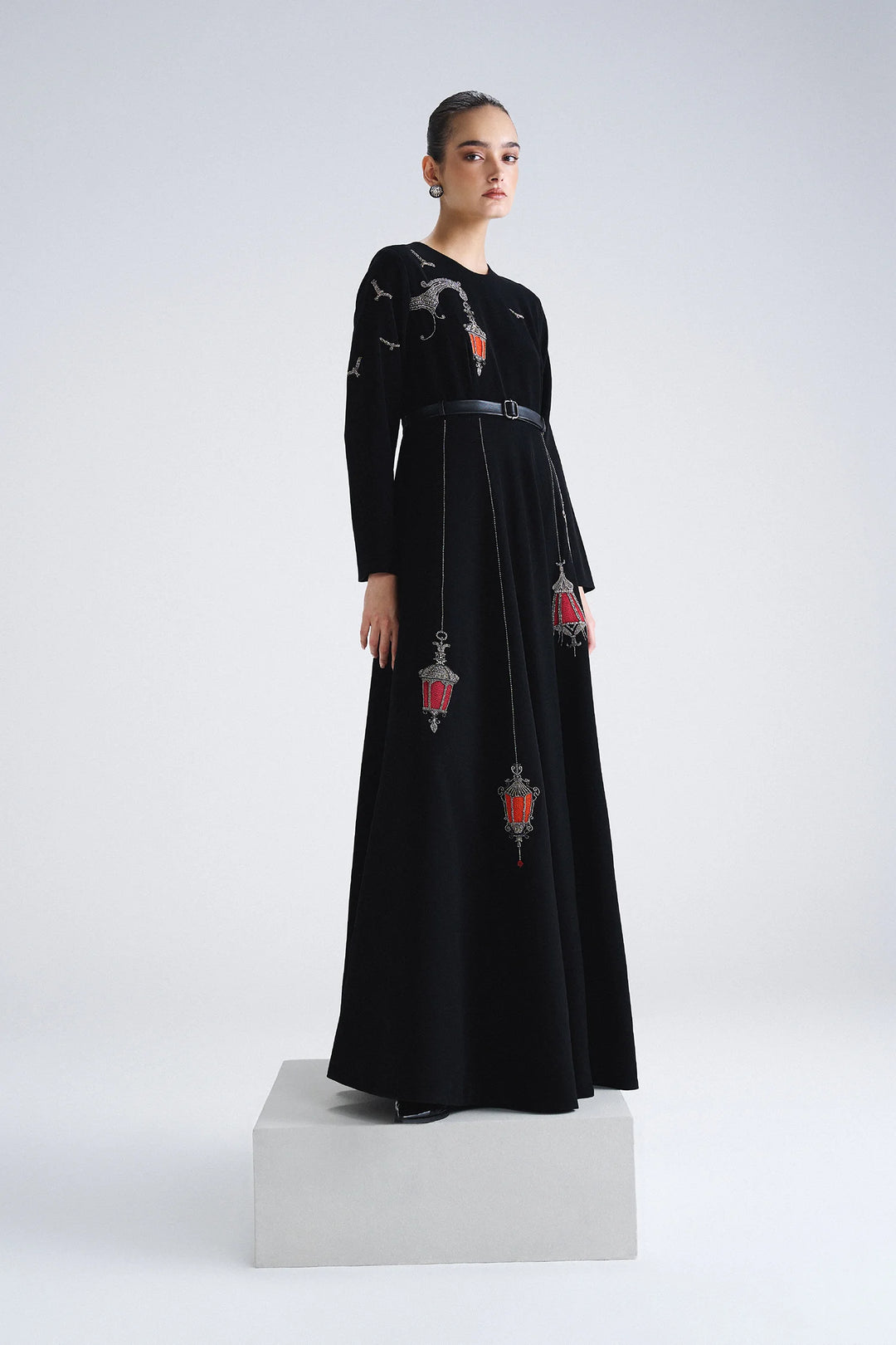 HANGING LAMP ROUND NECK LONG DRESS