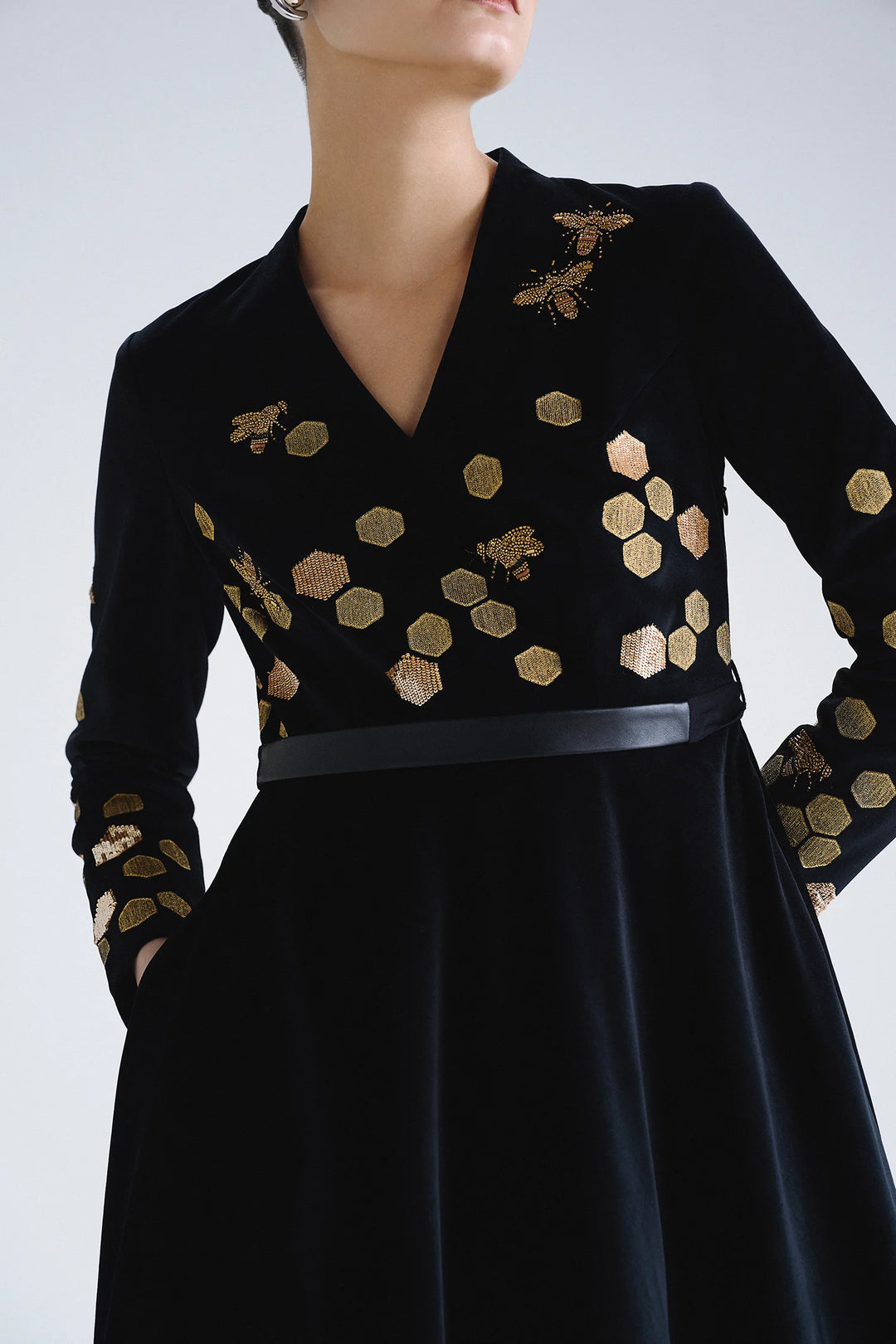 HONEYCOMB V NECK LONG DRESS