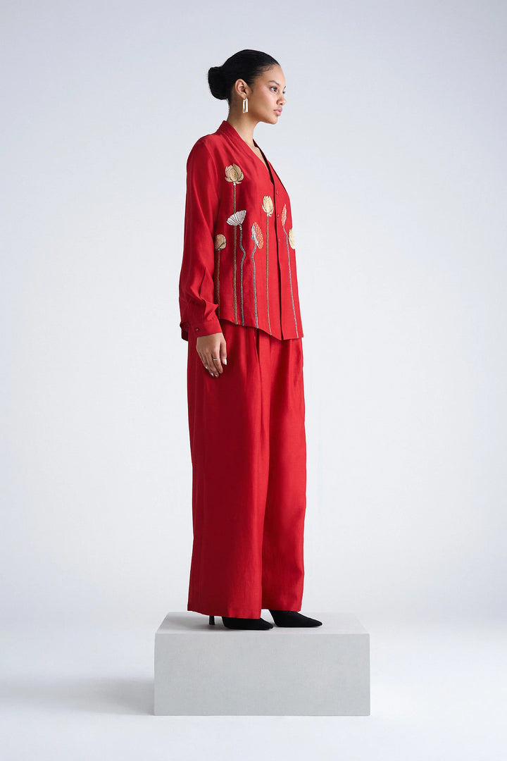EARTH LOTUS NECK PLEATED SHIRT