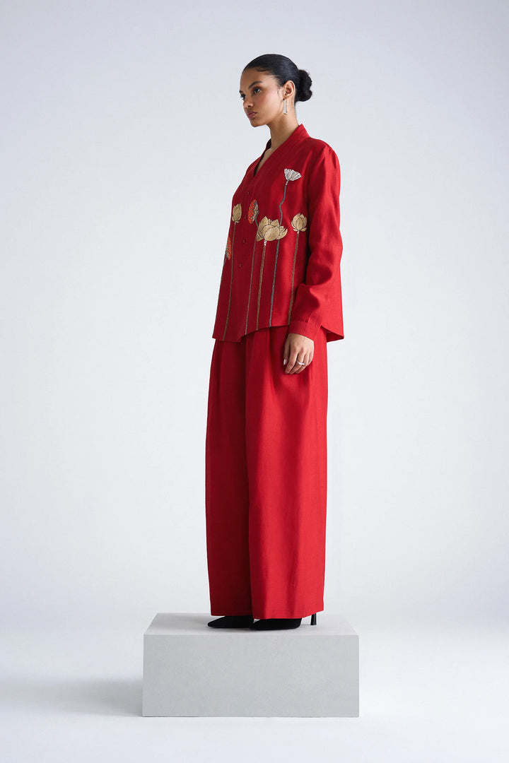 EARTH LOTUS NECK PLEATED SHIRT