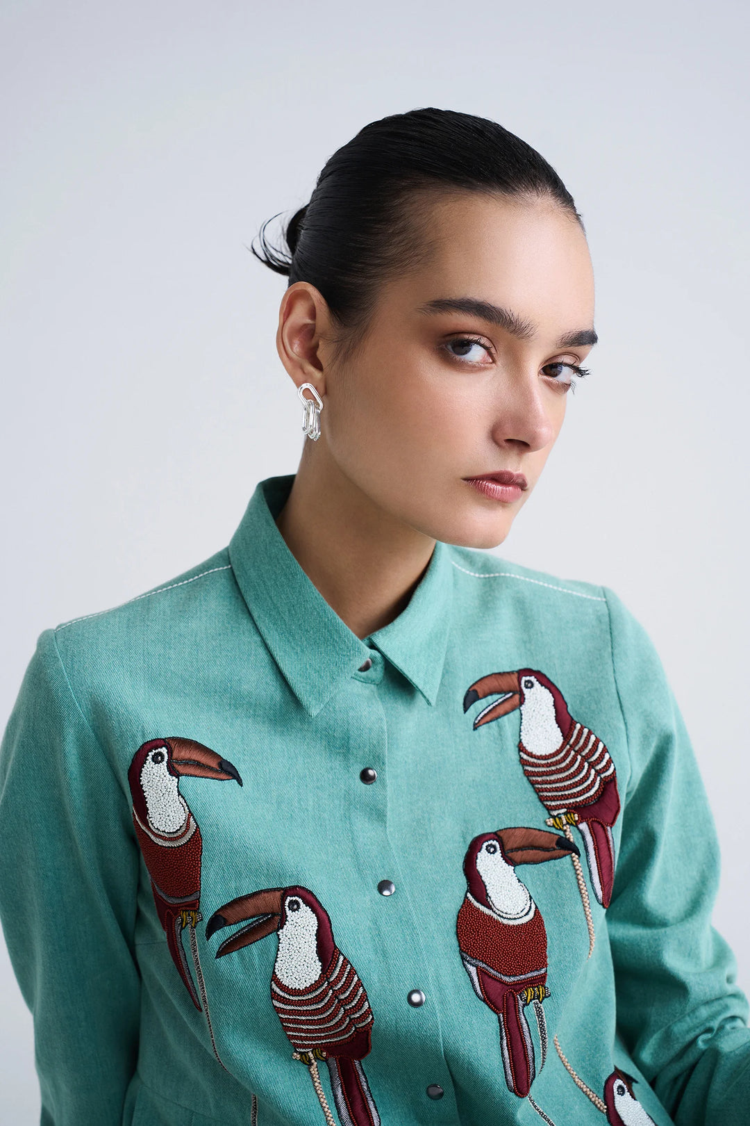 TOUCAN SIDE PLEATED SHIRT DRESS