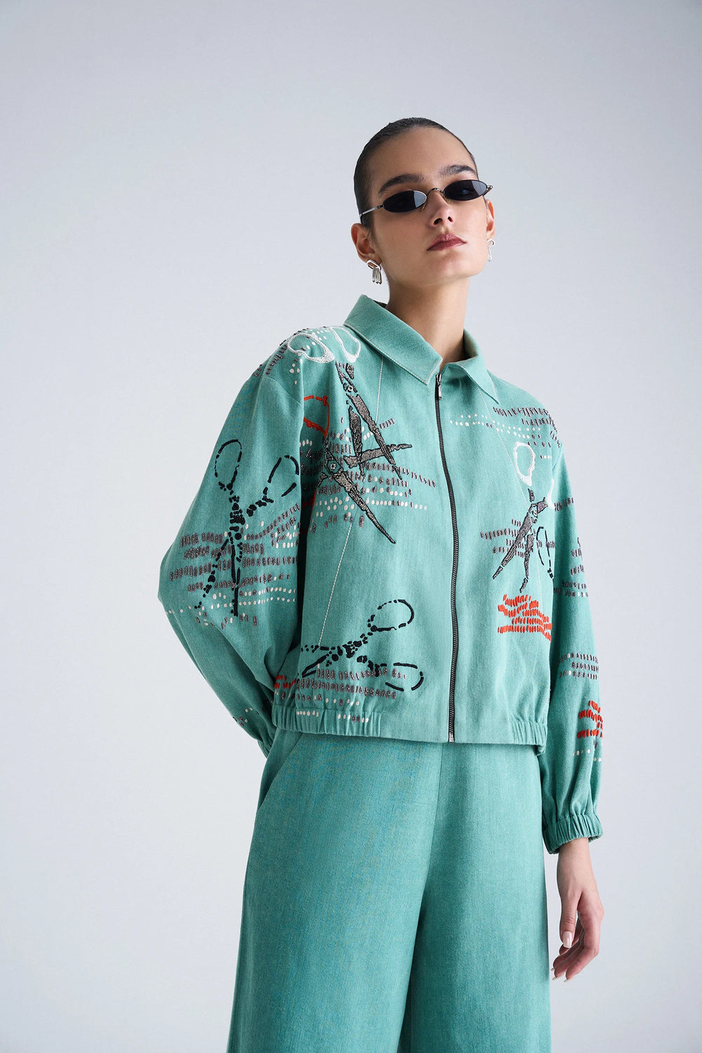 FLARED PANTS OF ( SCISSORS PANELLED SHORT JACKET )