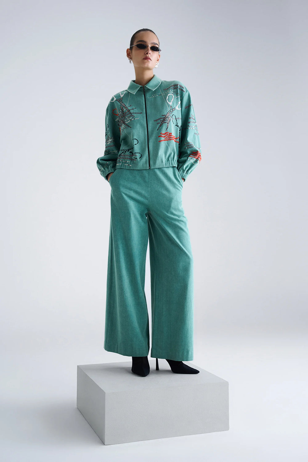 SCISSORS PANELLED SHORT JACKET