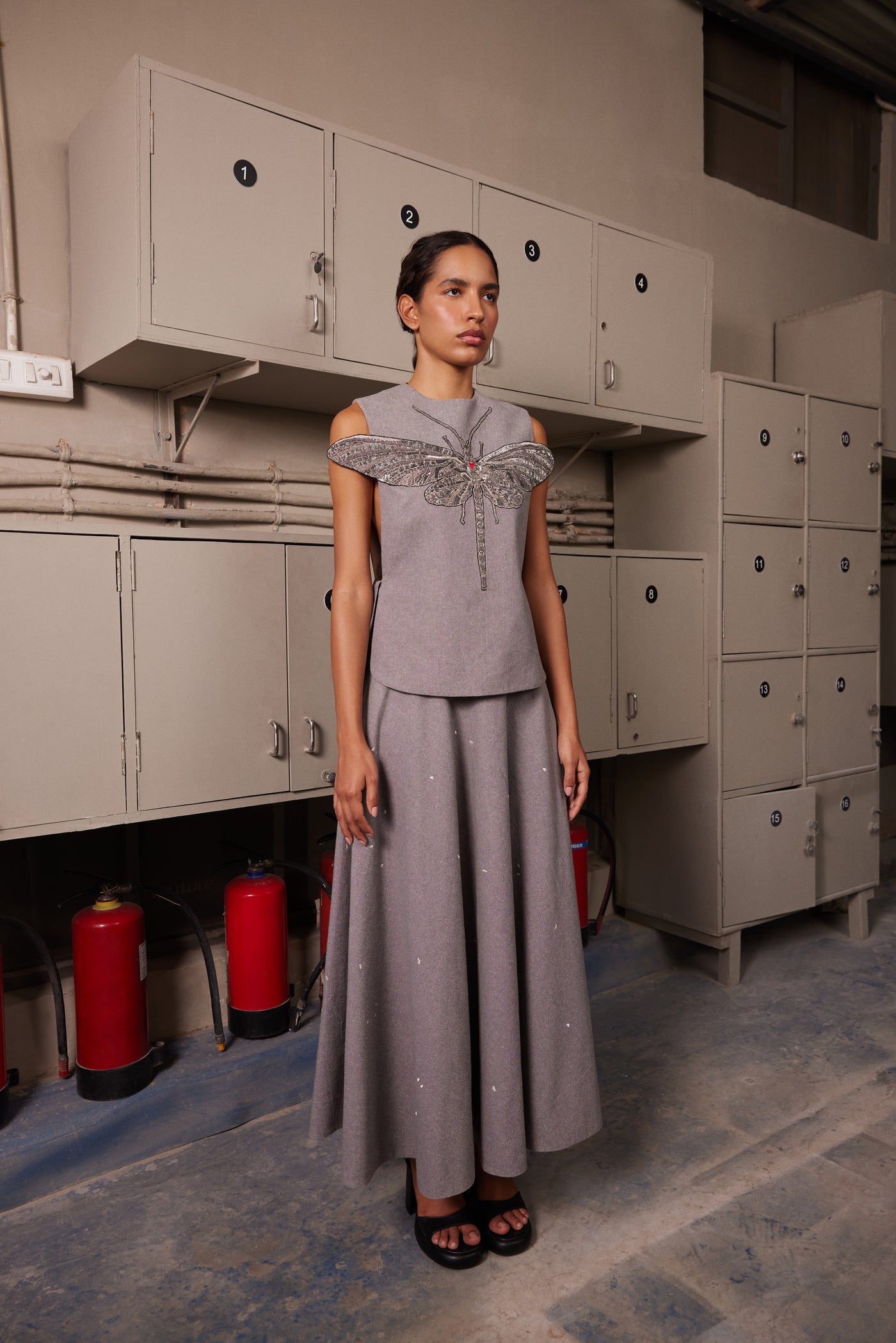 INSECT OVERLAY WITH CIRCULAR SKIRT