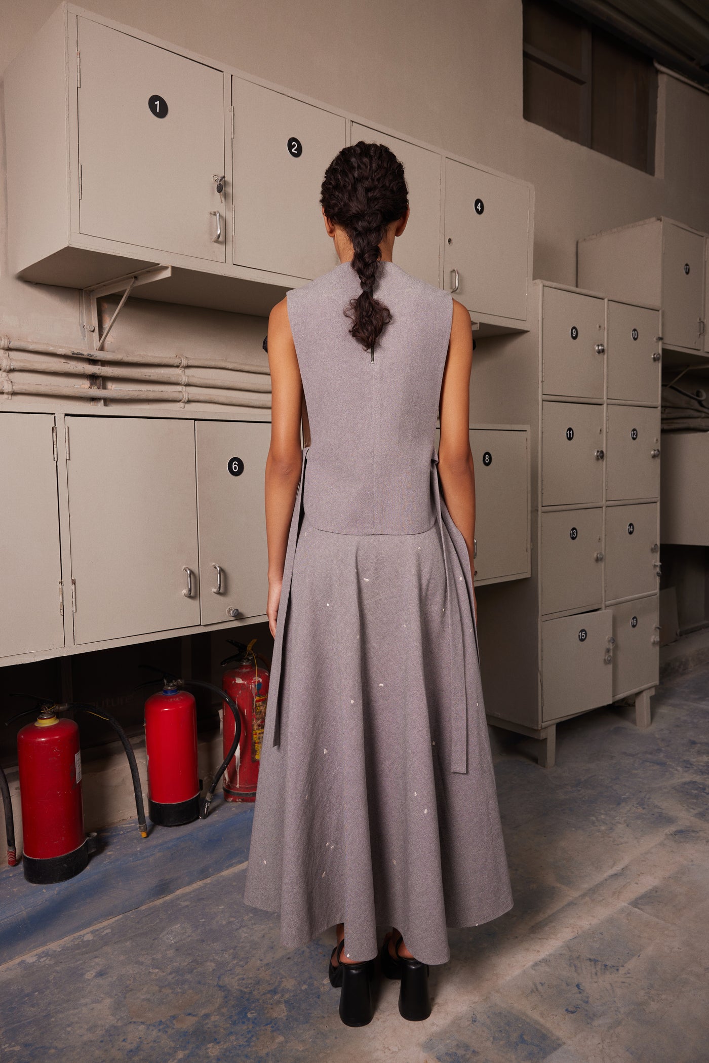 INSECT OVERLAY WITH CIRCULAR SKIRT