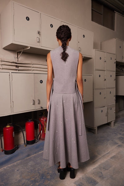 INSECT OVERLAY WITH CIRCULAR SKIRT