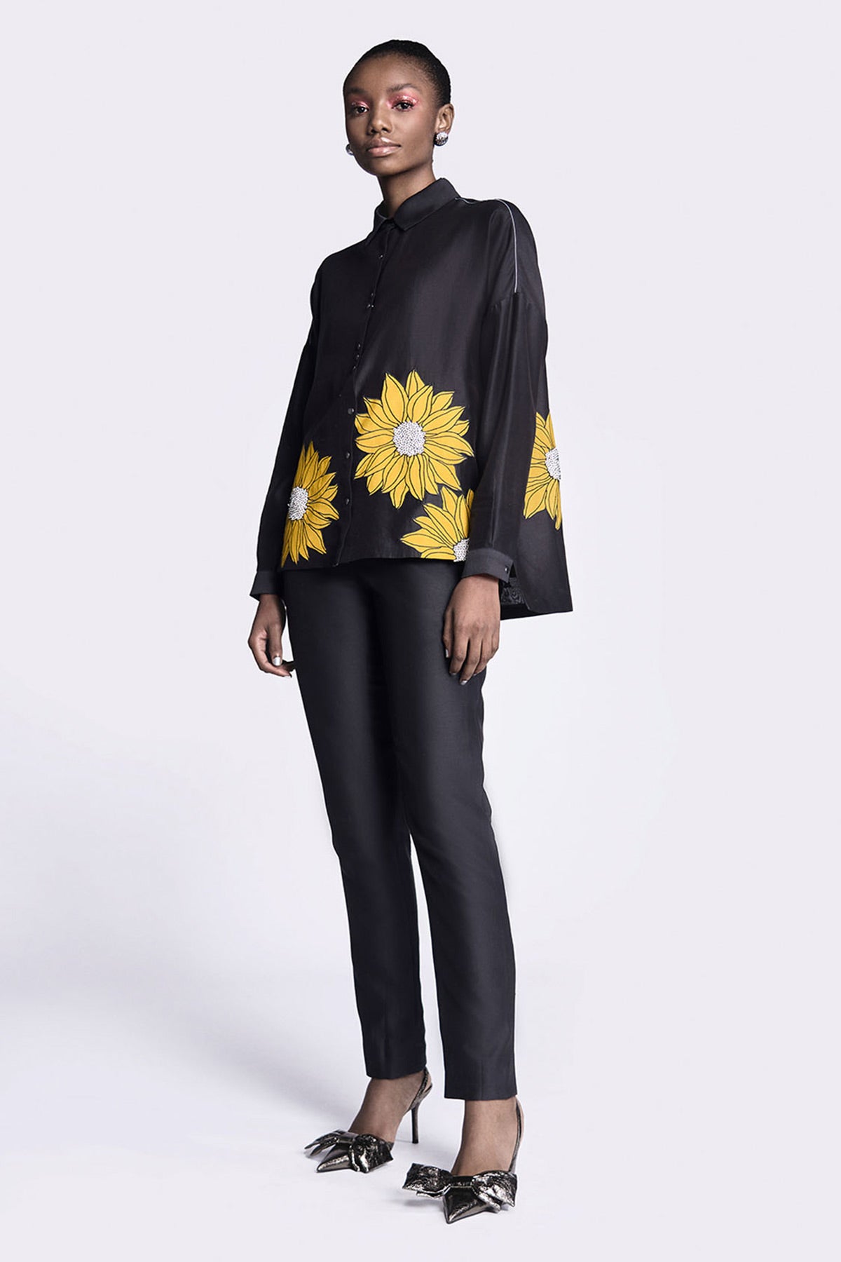 Narrow Pants of (Sunflower Applique Boxy Shirt)