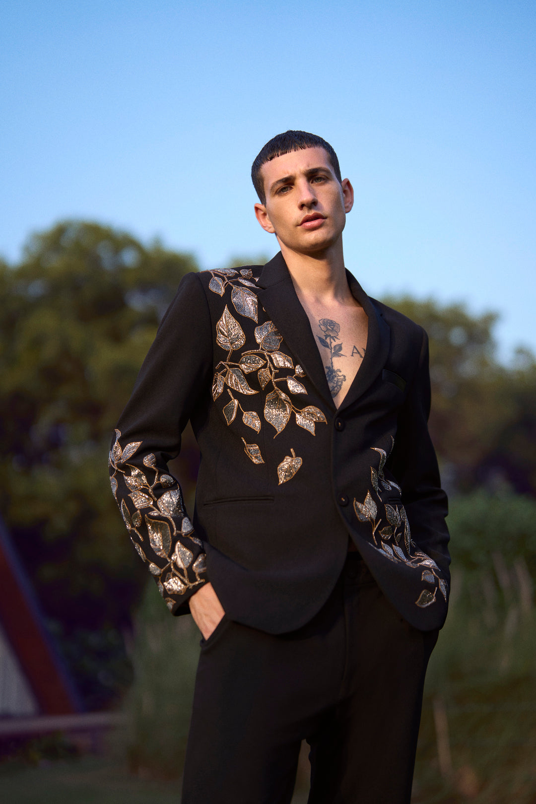 HAZEL LEAVES BLAZER WITH NARROW PANTS