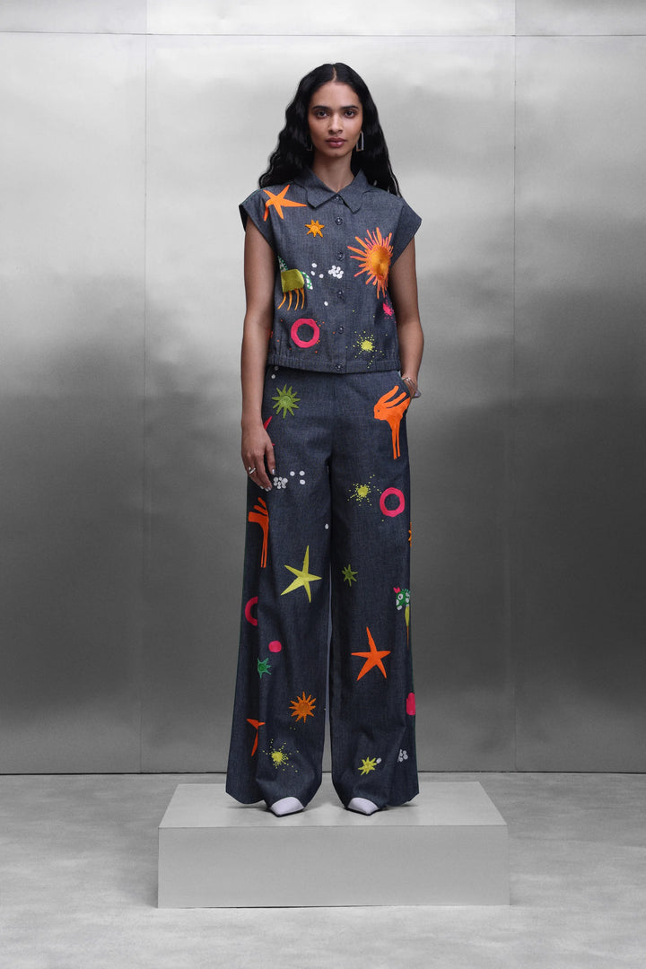 FLARED PANTS OF ( KIDOODLE SLEEVELESS BOX SHIRT )
