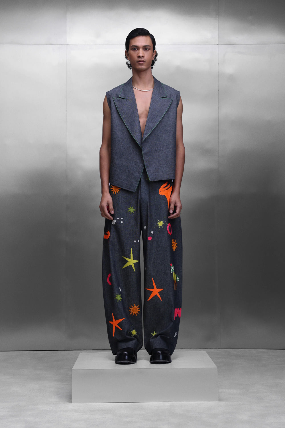 KIDOODLE BAGGY PANT OF PLAIN SLEEVELESS FRONT OPEN JACKET