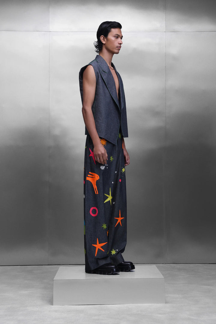 PLAIN SLEEVELESS FRONT OPEN JACKET WITH KIDOODLE BAGGY PANT