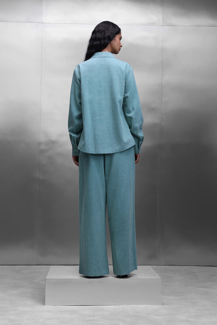 EARTH LOTUS NECK PLEATED SHIRT
