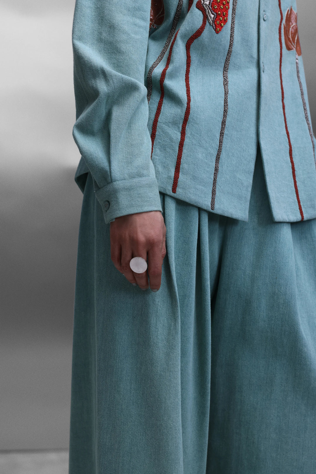 PANTS OF ( EARTH LOTUS NECK PLEATED SHIRT )