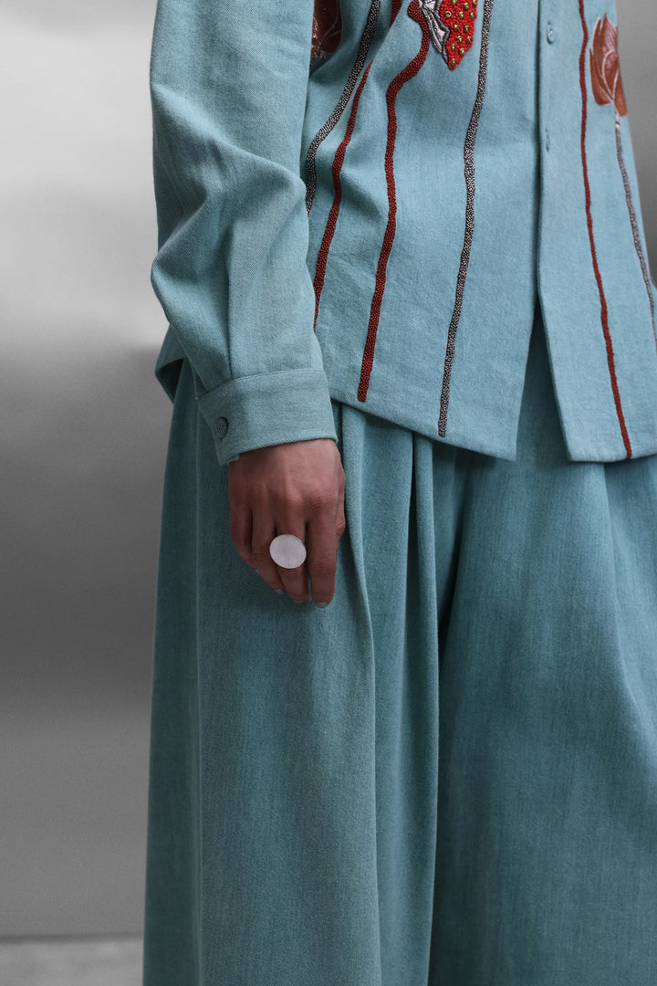EARTH LOTUS NECK PLEATED SHIRT