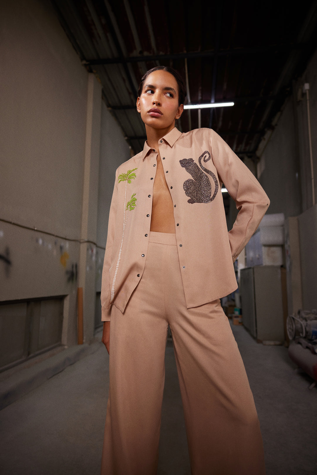 MONKEY AND TREES HIGH LOW SHIRT WITH FLARED PANTS