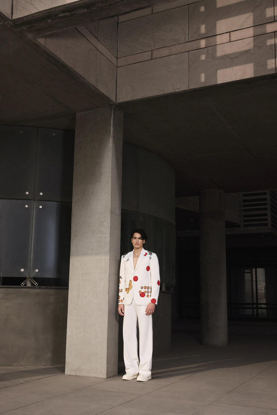 STRAIGHT PANTS OF ( CIRCLE AND FLUTTER BLAZER )