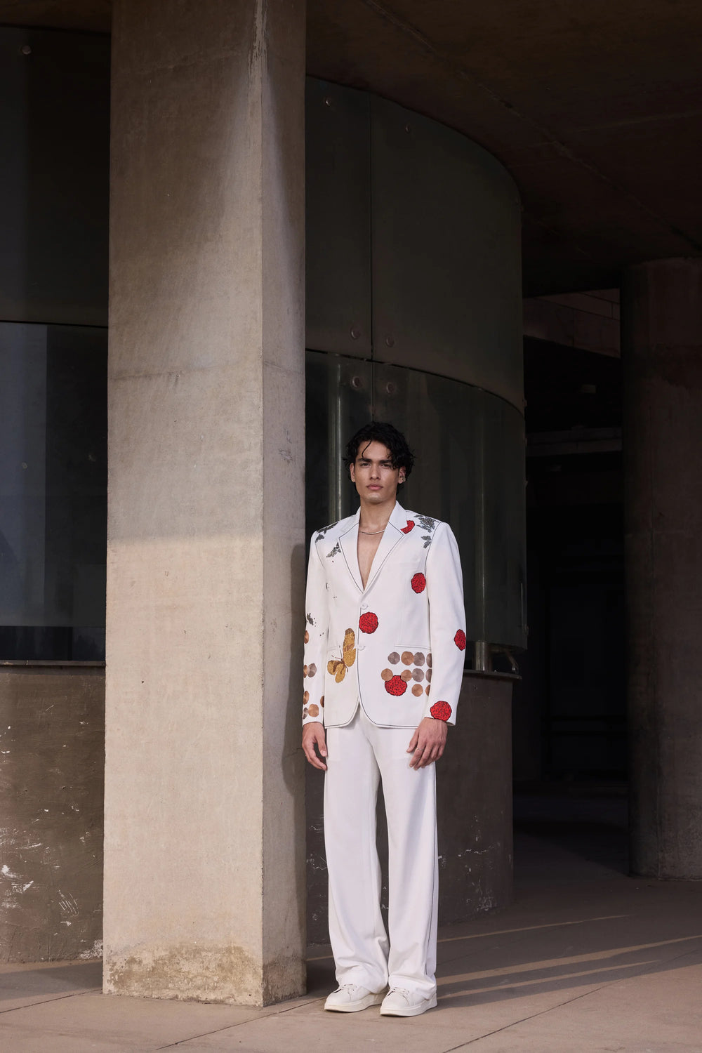 CIRCLE AND FLUTTER BLAZER WITH STRAIGHT PANTS