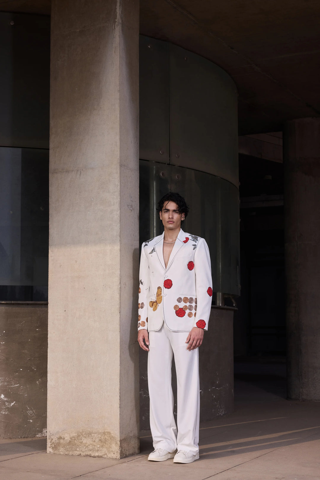 CIRCLE AND FLUTTER BLAZER WITH STRAIGHT PANTS