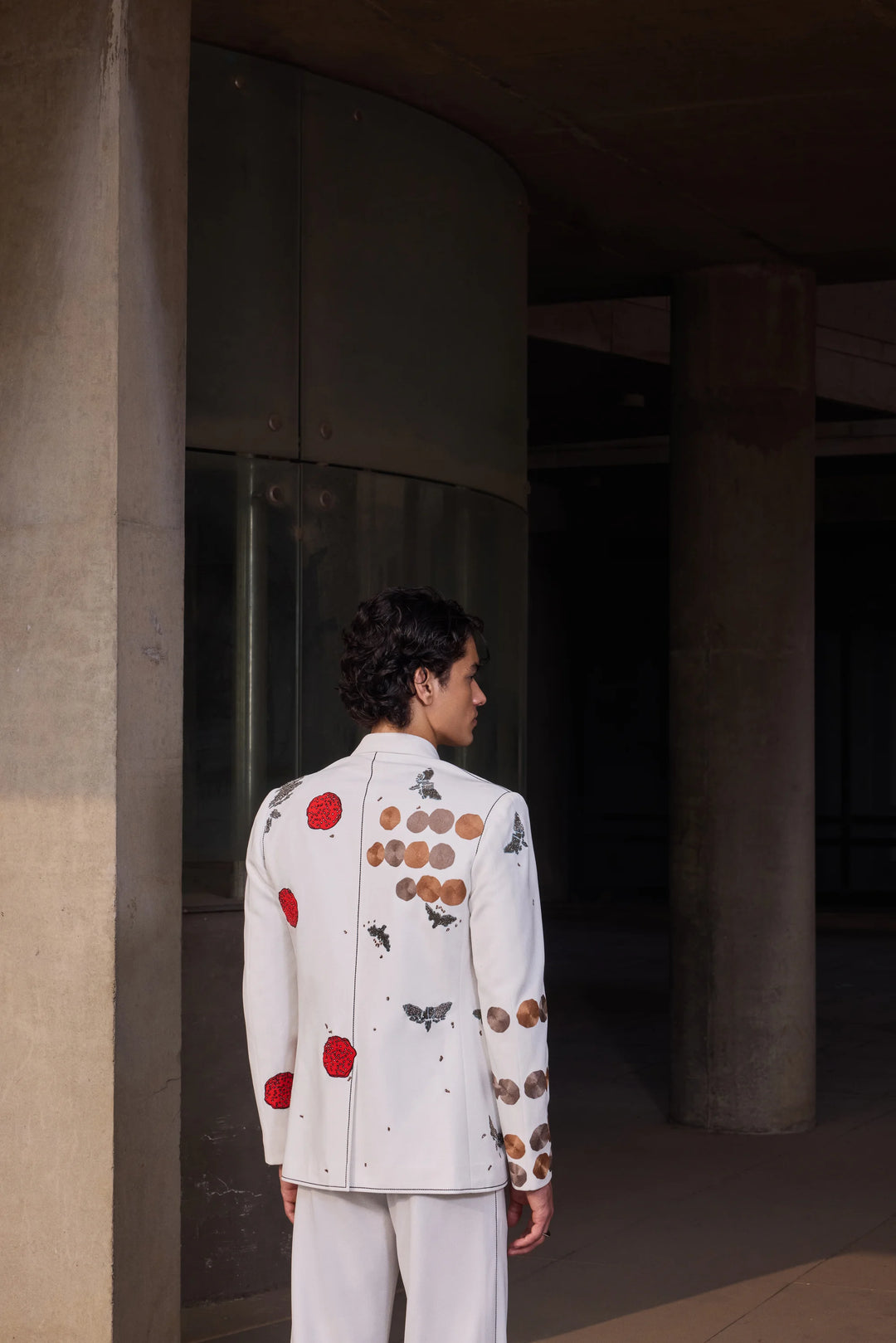 CIRCLE AND FLUTTER BLAZER WITH STRAIGHT PANTS