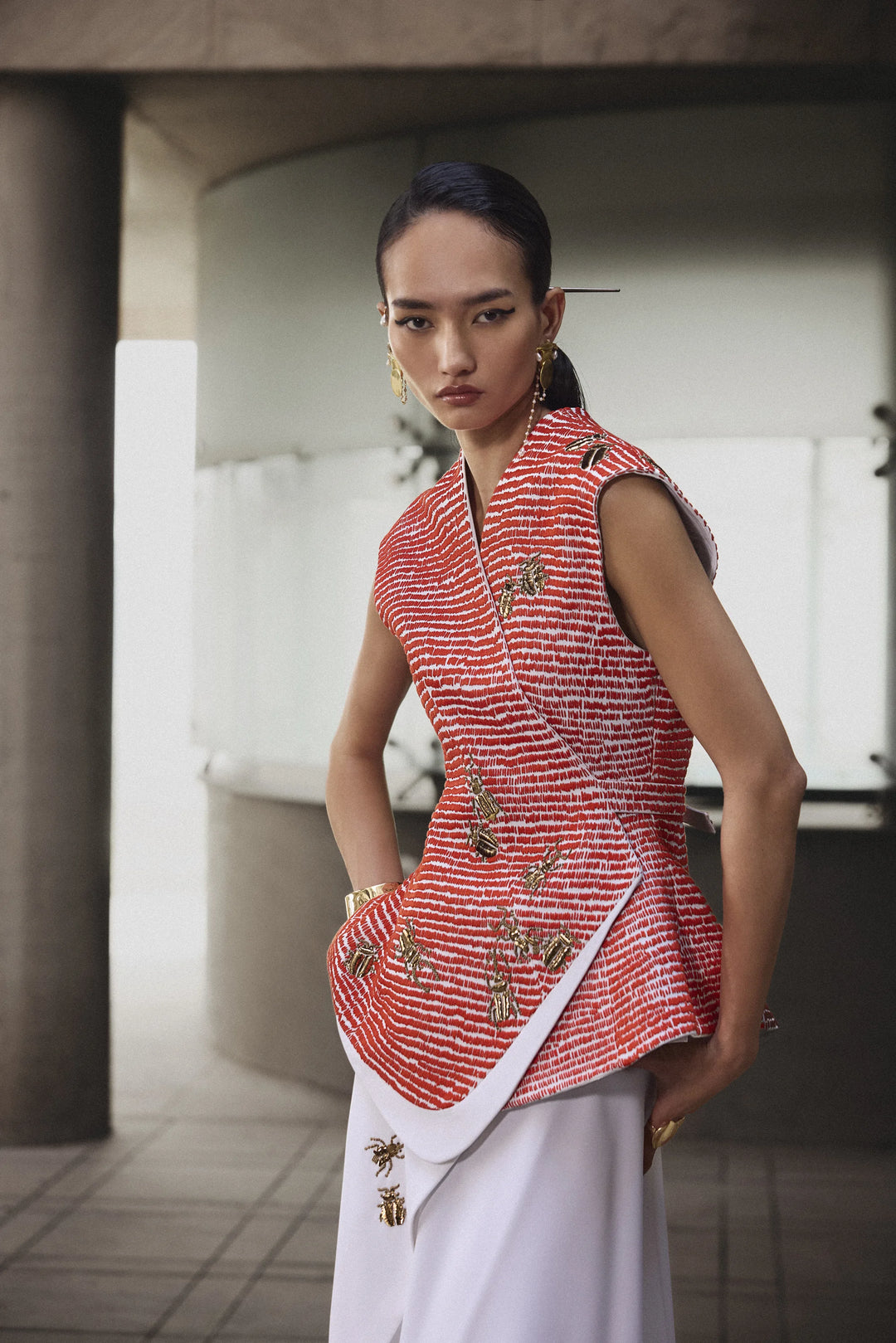 ASYMMETRIC WRAP SKIRT OF LINES AND INSECT WRAP JACKET