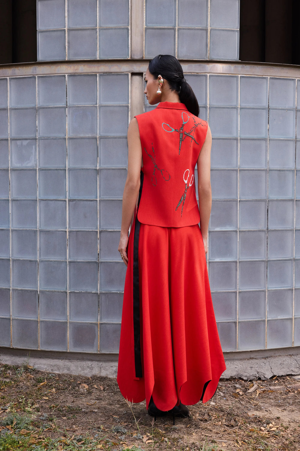 SCISSORS ZIPER OVERLAY WITH BIG WAVY SKIRT