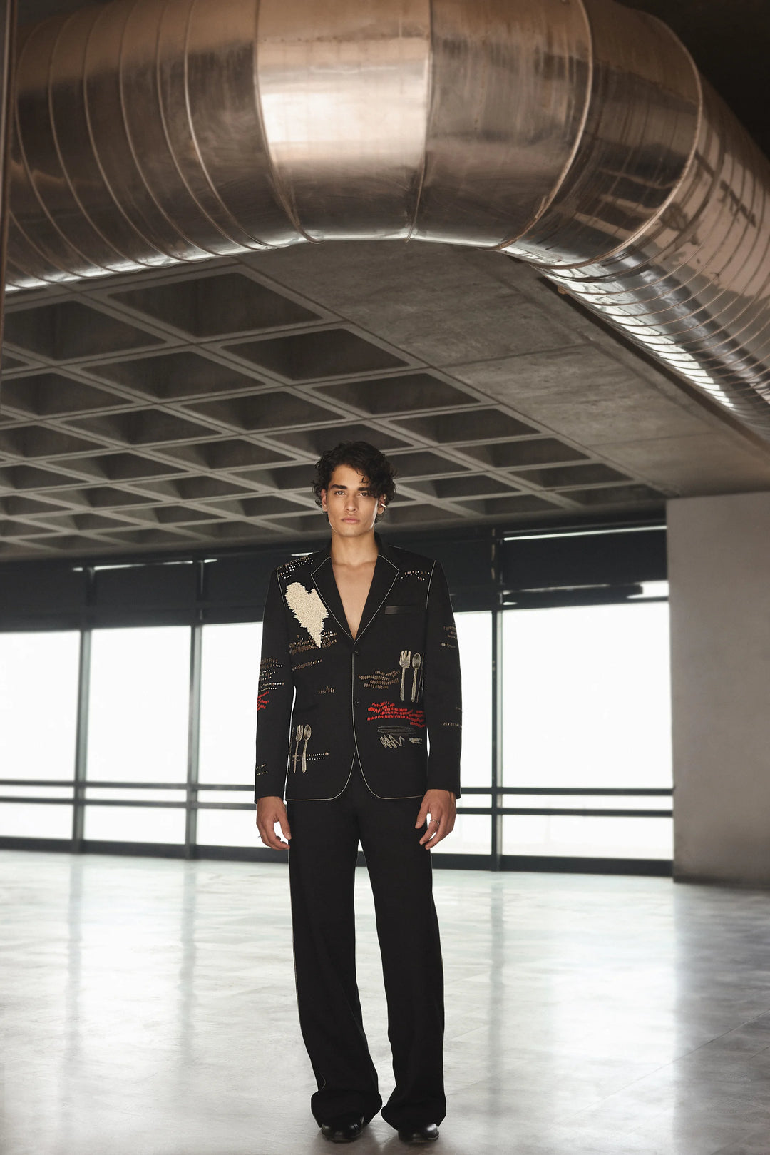 CUTLERY BLAZER WITH STRAIGHT PANTS