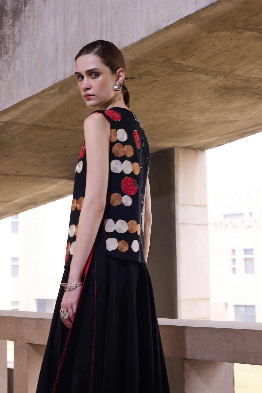 BIG WAVY CIRCULAR SKIRT OF CIRCLE AND FLUTTER OVERLAY