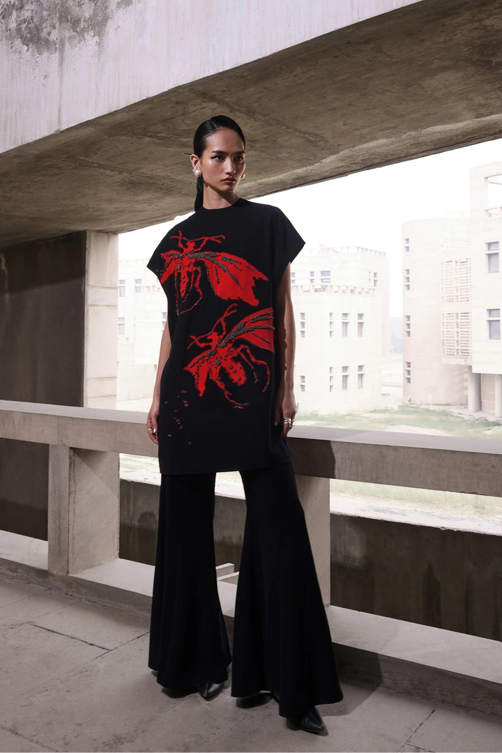 WASP T-SHIRT WITH BELLBOTTOM PANTS