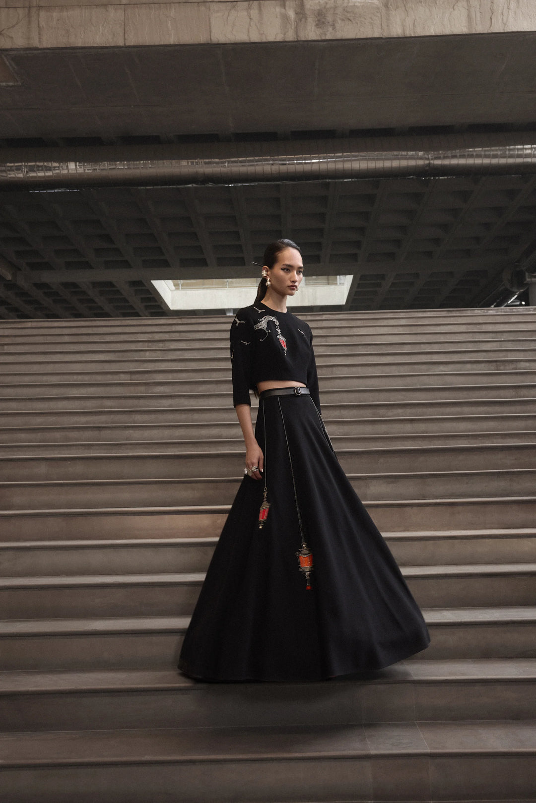 HANGING LAMP BLOUSE WITH STATEMENT SKIRT
