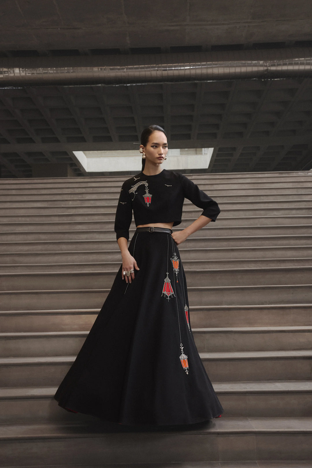 HANGING LAMP BLOUSE WITH STATEMENT SKIRT