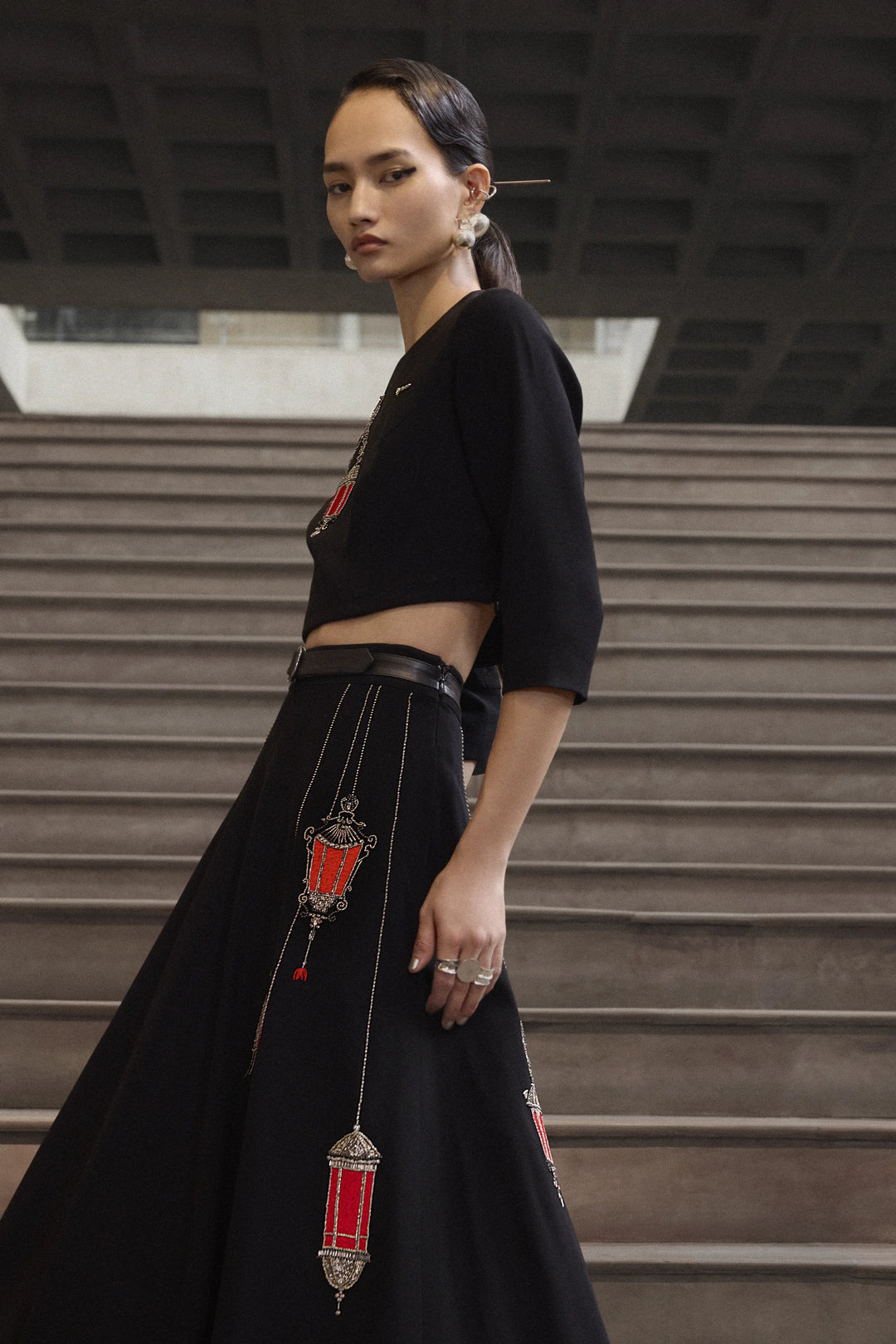 HANGING LAMP BLOUSE WITH STATEMENT SKIRT