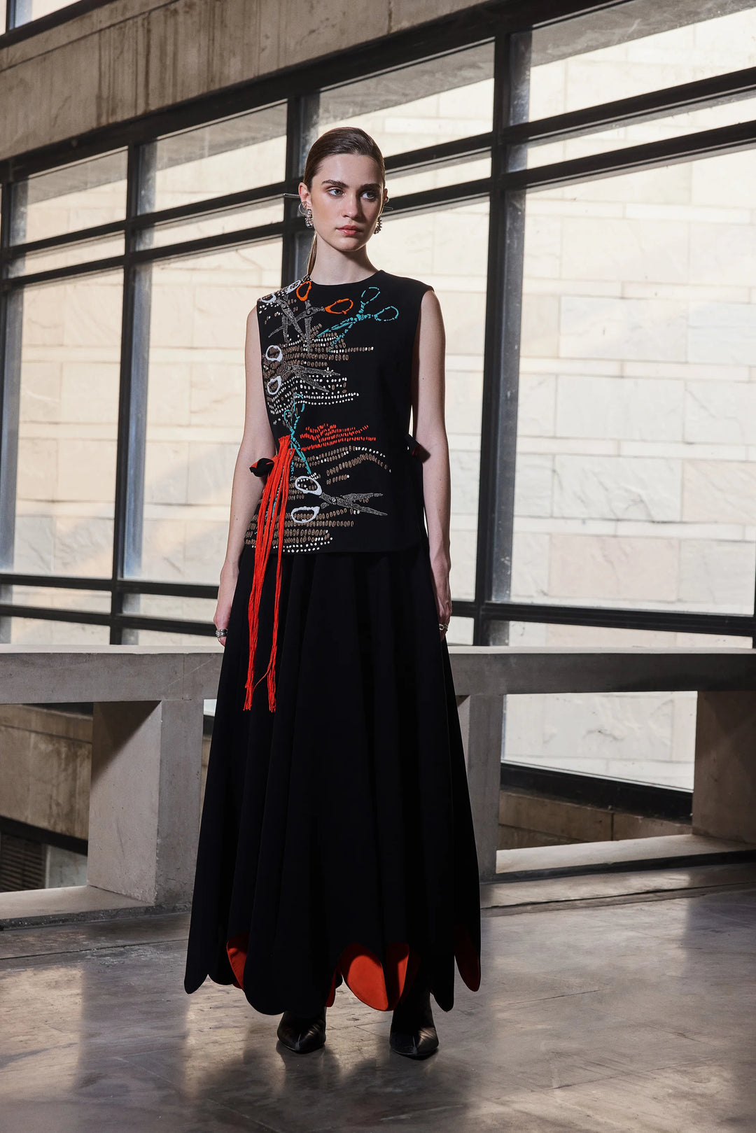 SCISSOER OVERLAY WITH BIG WAVY CIRCULAR SKIRT