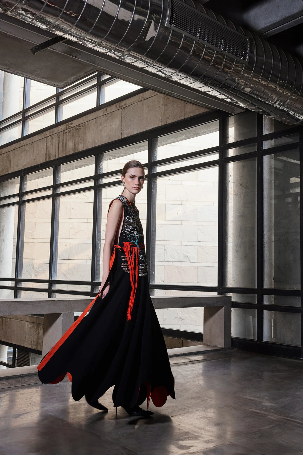 BIG WAVY CIRCULAR SKIRT OF SCISSOER OVERLAY