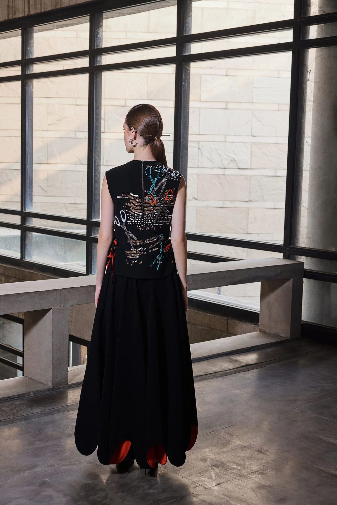 SCISSOER OVERLAY WITH BIG WAVY CIRCULAR SKIRT