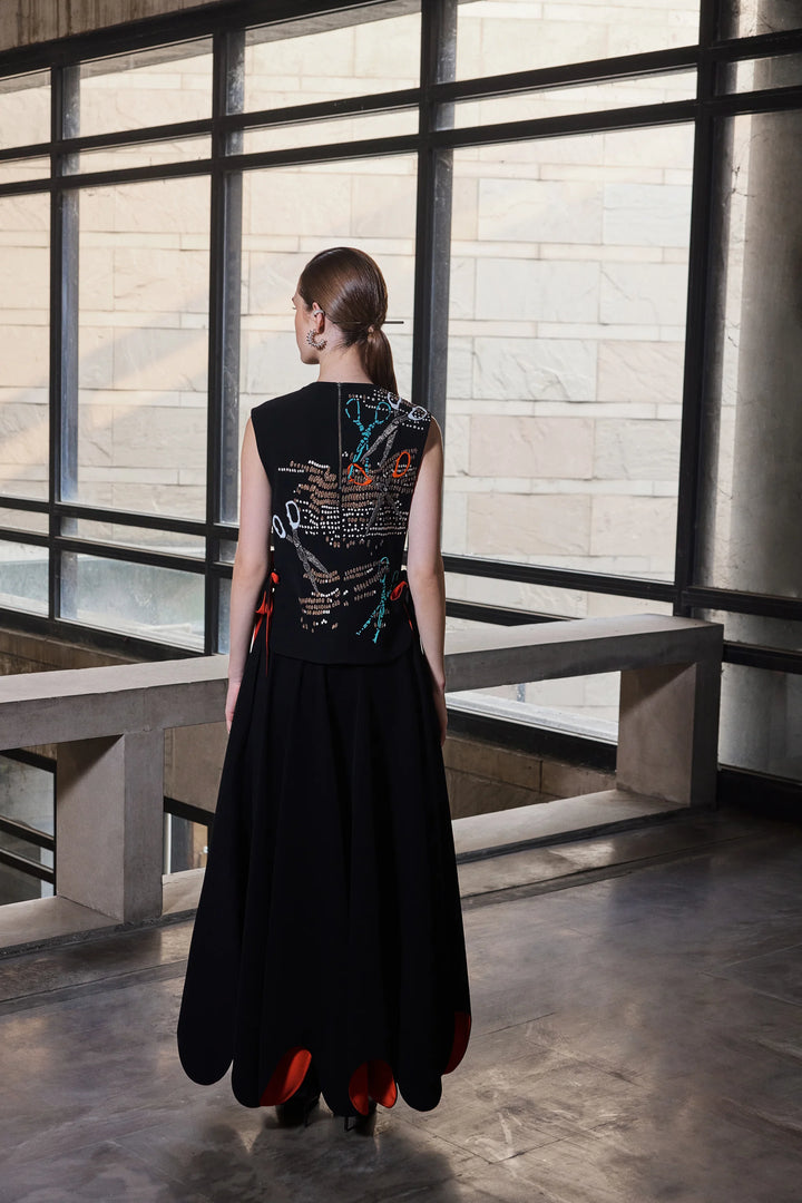 SCISSOER OVERLAY WITH BIG WAVY CIRCULAR SKIRT
