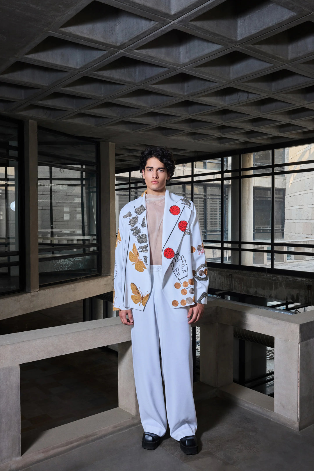 BAGGY PANTS OF ( CIRCLE AND FLUTTER BOXY JACKET )