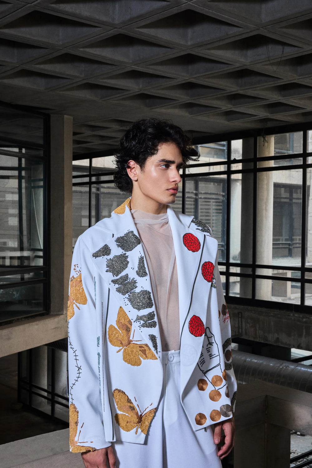 CIRCLE AND FLUTTER BLAZER