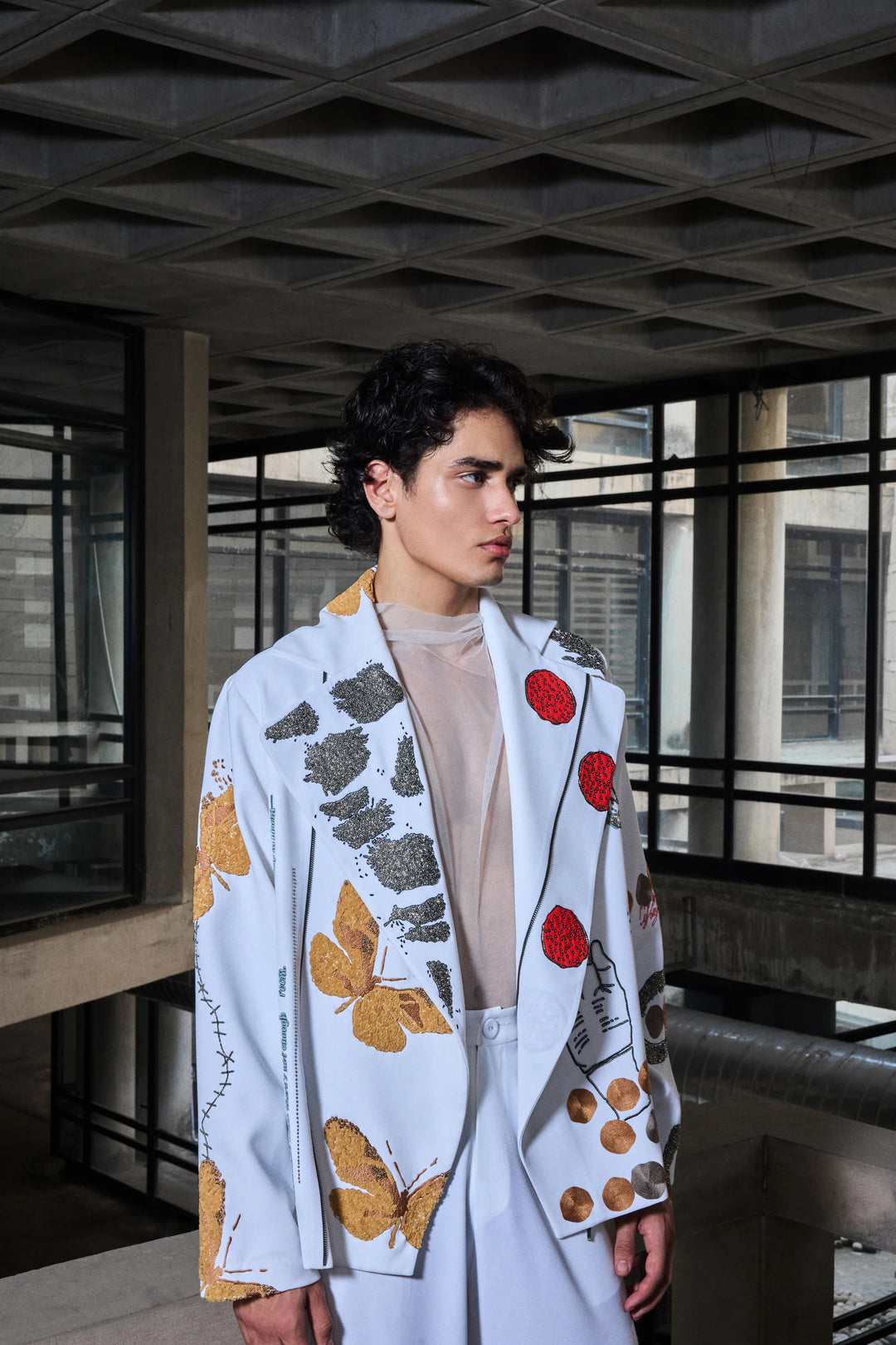 BAGGY PANTS OF ( CIRCLE AND FLUTTER BOXY JACKET )