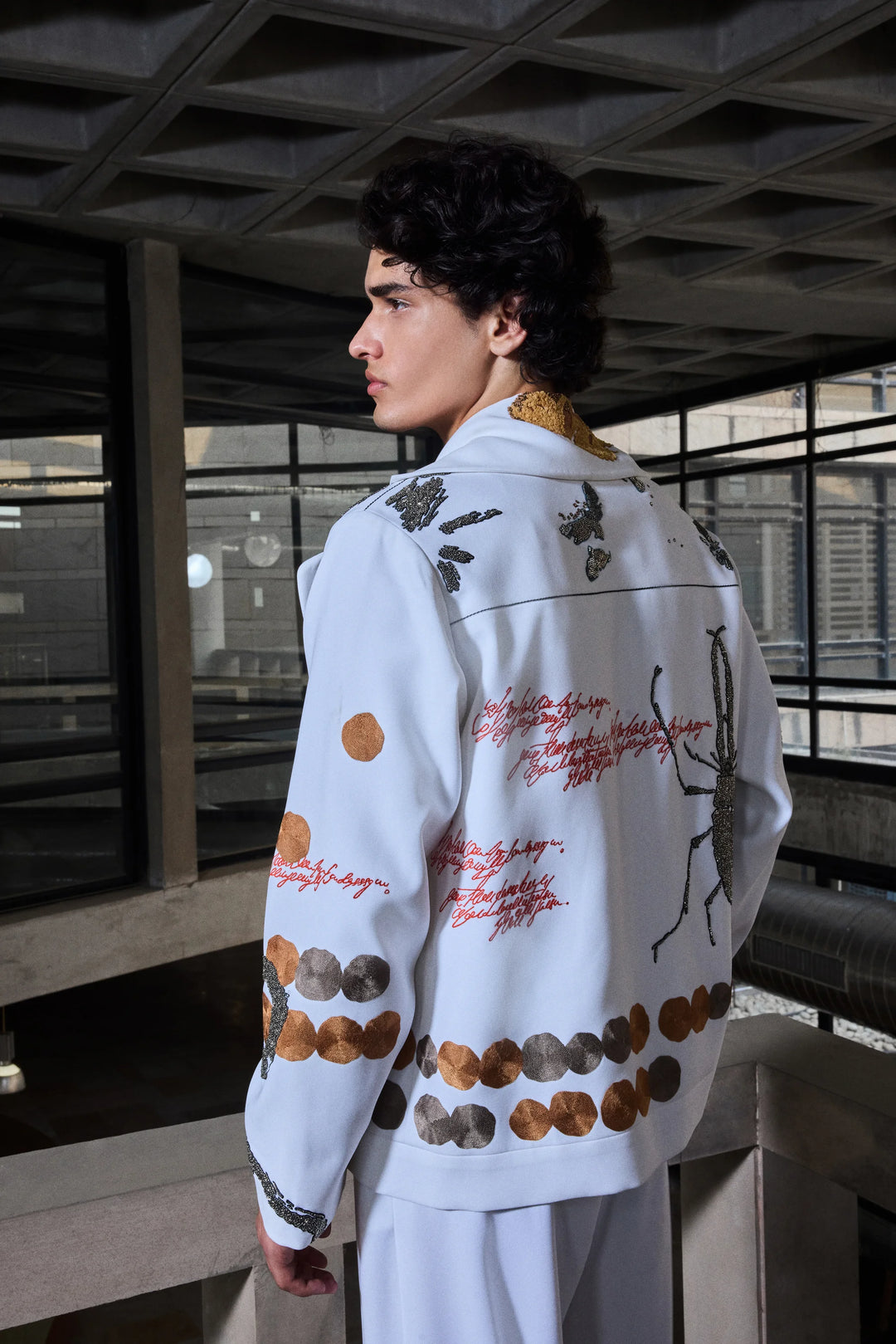 BAGGY PANTS OF ( CIRCLE AND FLUTTER BOXY JACKET )